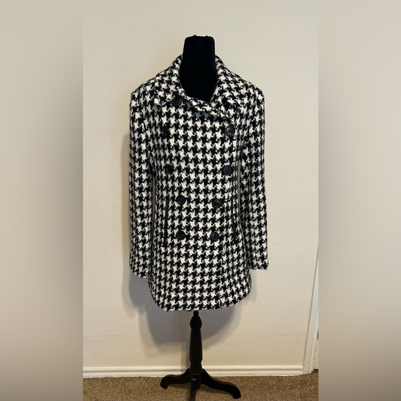 Sofia Cashmere Black and White Houndstooth Trench Coat - Picture 4 of 16